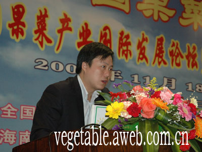 潘灿平在发表演讲